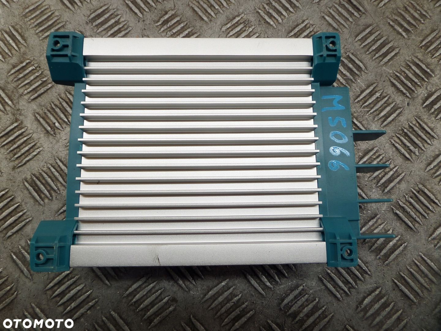 MASTERVOLT Booster do ładowania Mac Plus 12/12-50 - wytrzymała ładowarka - 2