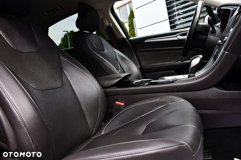 Ford Mondeo 2.0 Hybrid Titanium - 25
