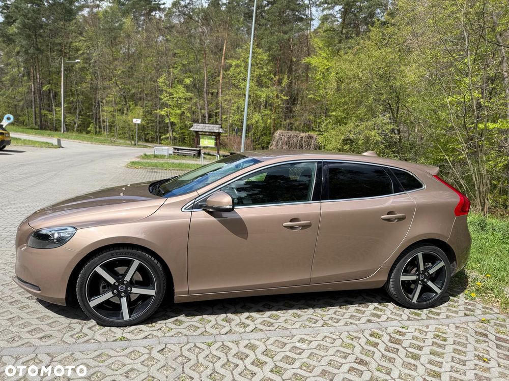 Volvo V40 T3 Drive-E Momentum - 1