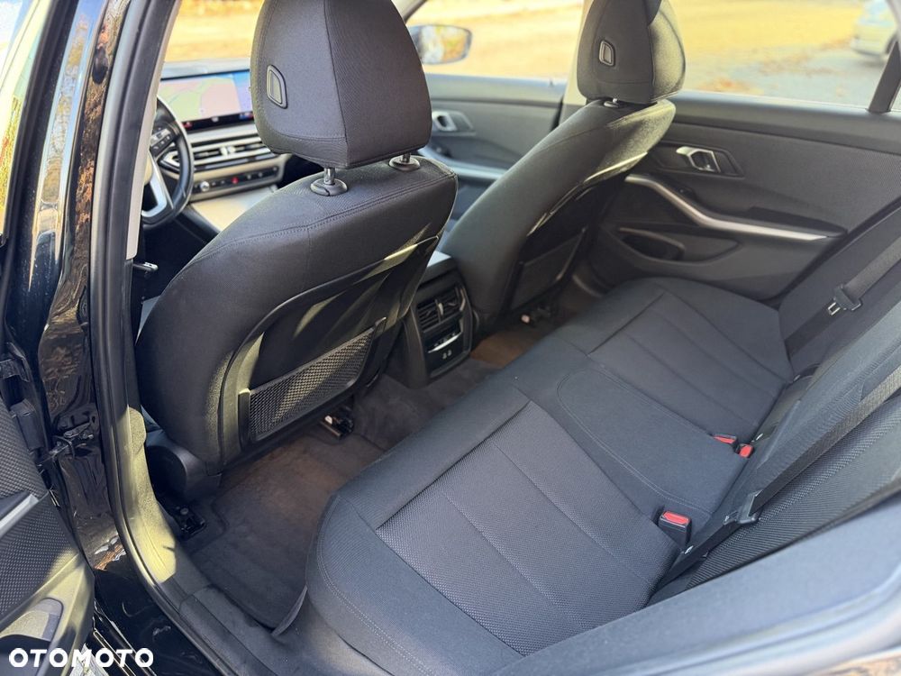 BMW Seria 3 318d - 4