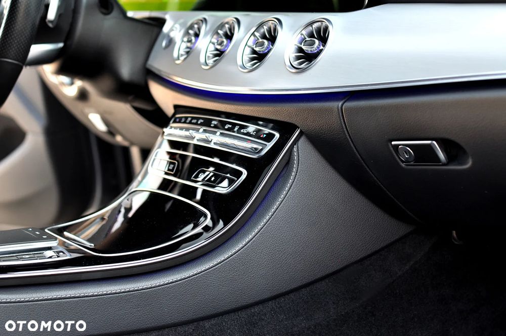 Mercedes-Benz CLS 300 d 4Matic 9G-TRONIC AMG Line - 28