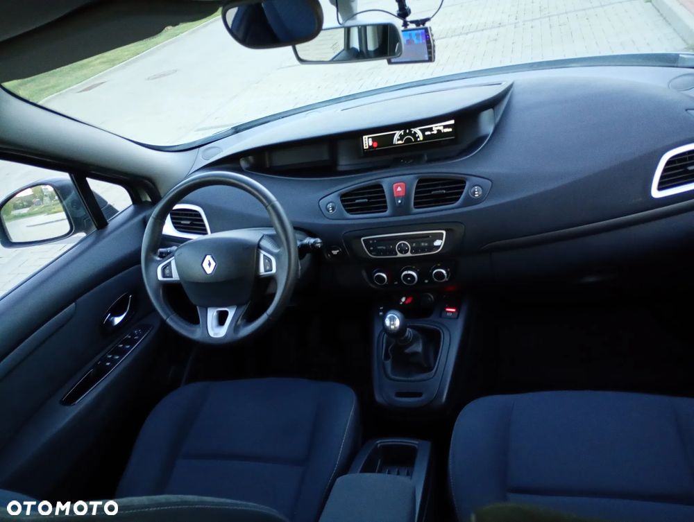Renault Grand Scenic - 10