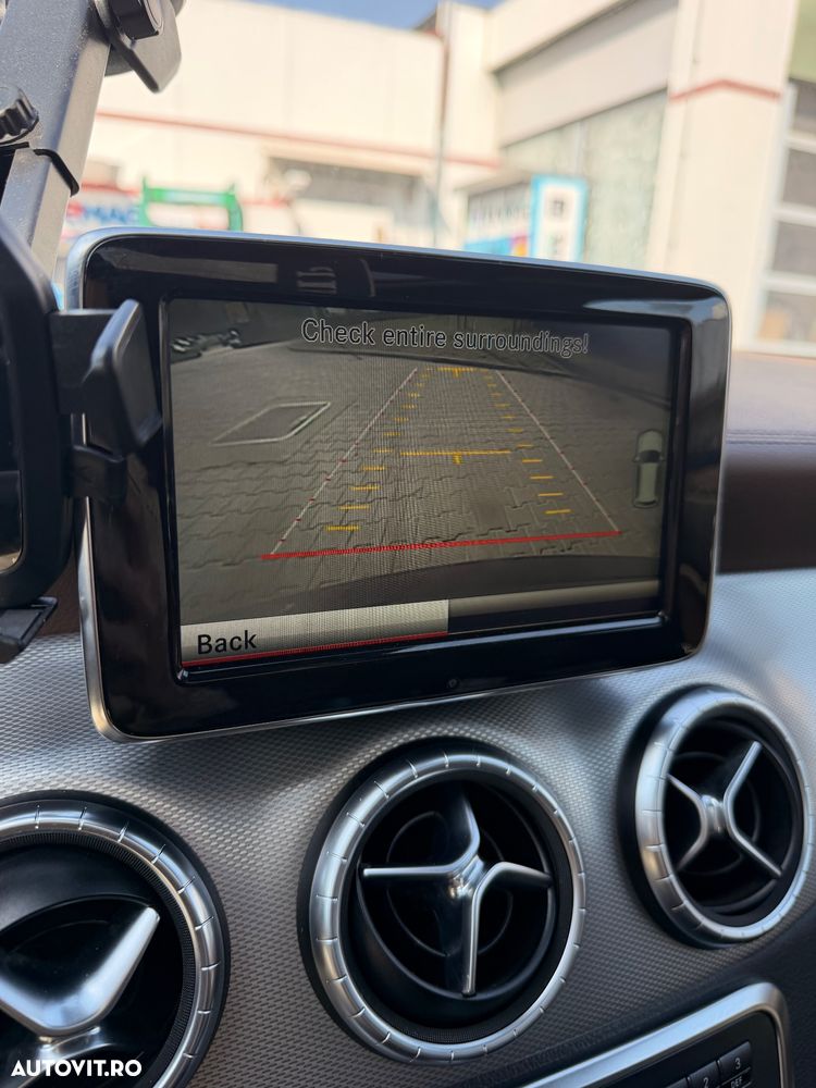 Mercedes-Benz CLA - 12