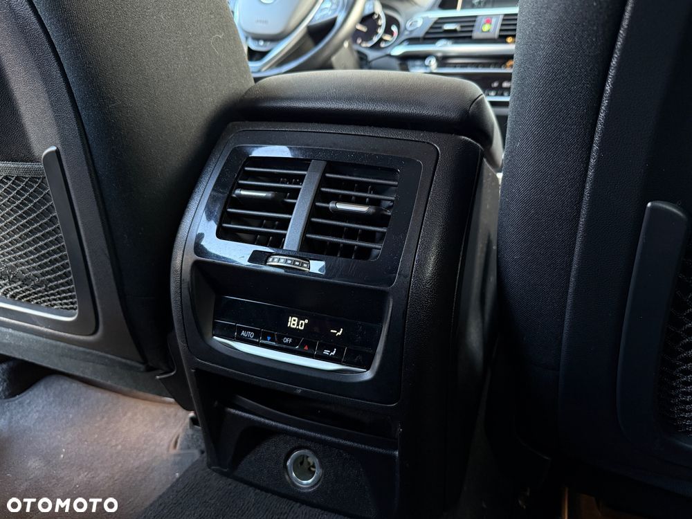 BMW X3 xDrive20i Advantage - 31