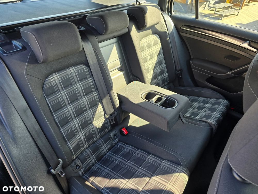 Volkswagen Golf - 14