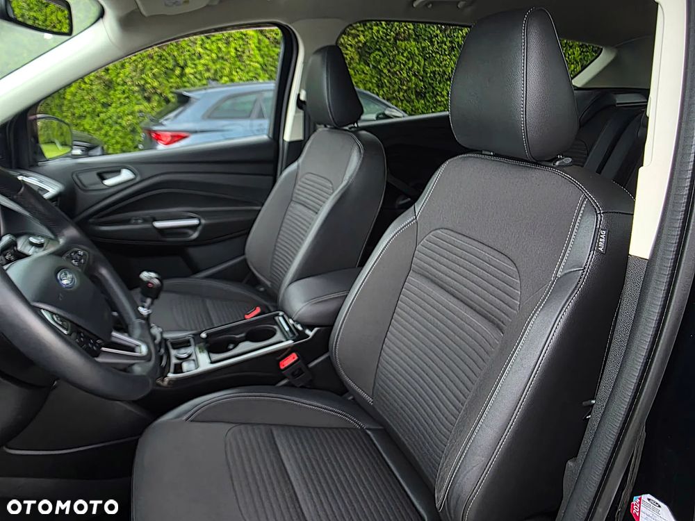 Ford Kuga 1.5 EcoBoost 2x4 Titanium - 24