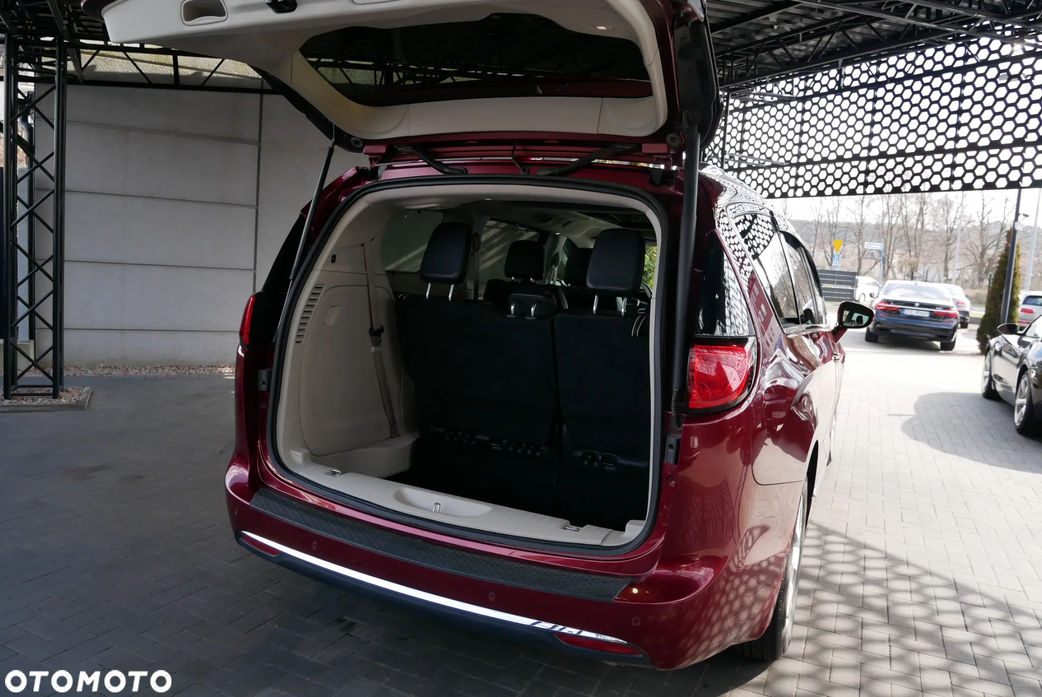 Chrysler Pacifica - 35