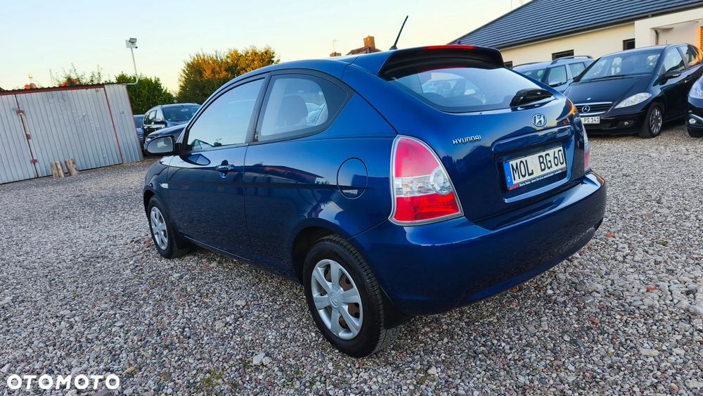 Hyundai Accent - 11
