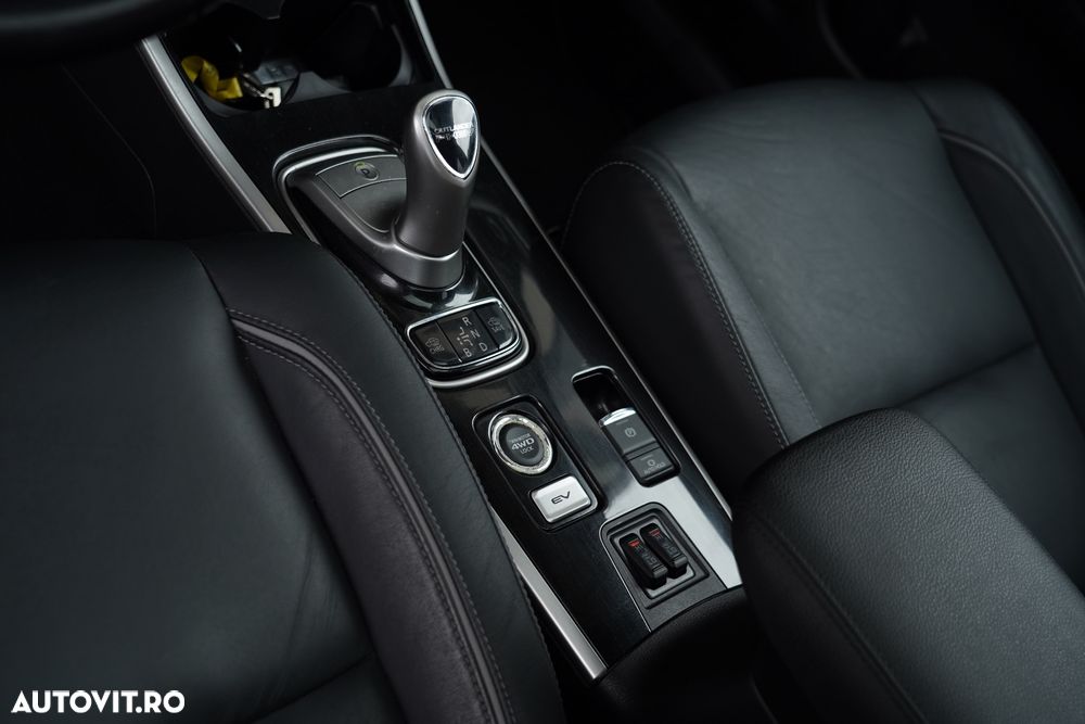 Mitsubishi Outlander 2.0 4WD Plus - 9