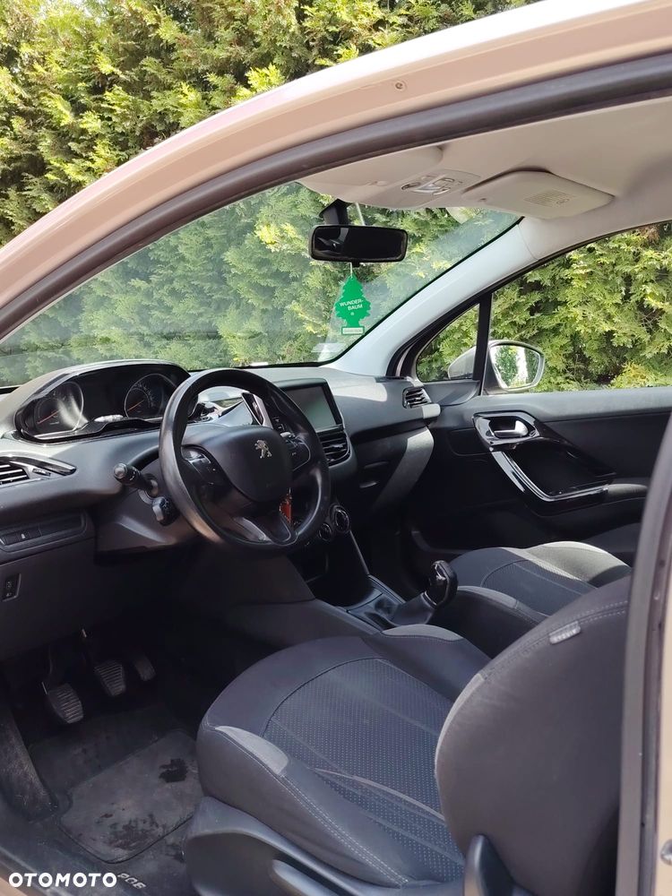 Peugeot 208 - 4