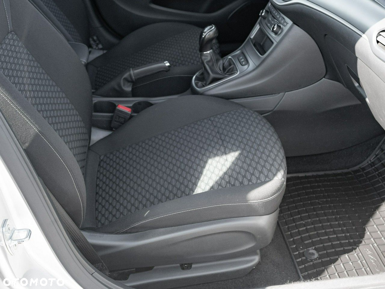 Opel Astra V 1.2 T Edition S&S - 33