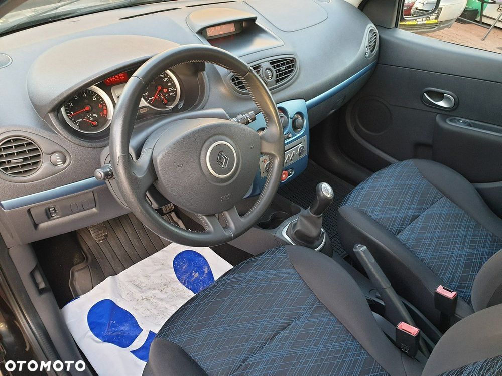 Renault Clio - 17