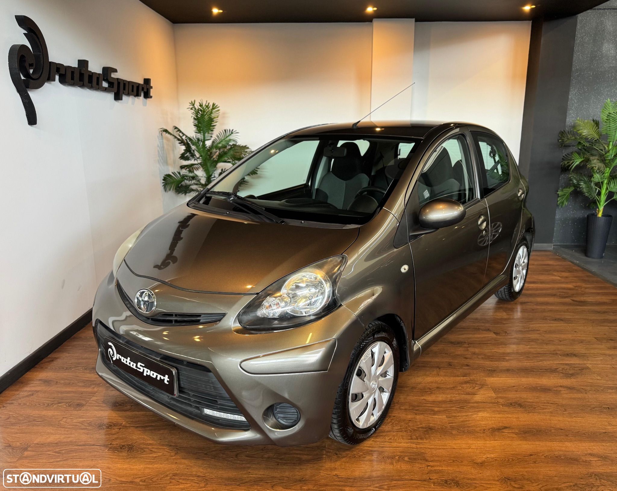 Toyota Aygo 1.0 X-Play+AC - 1