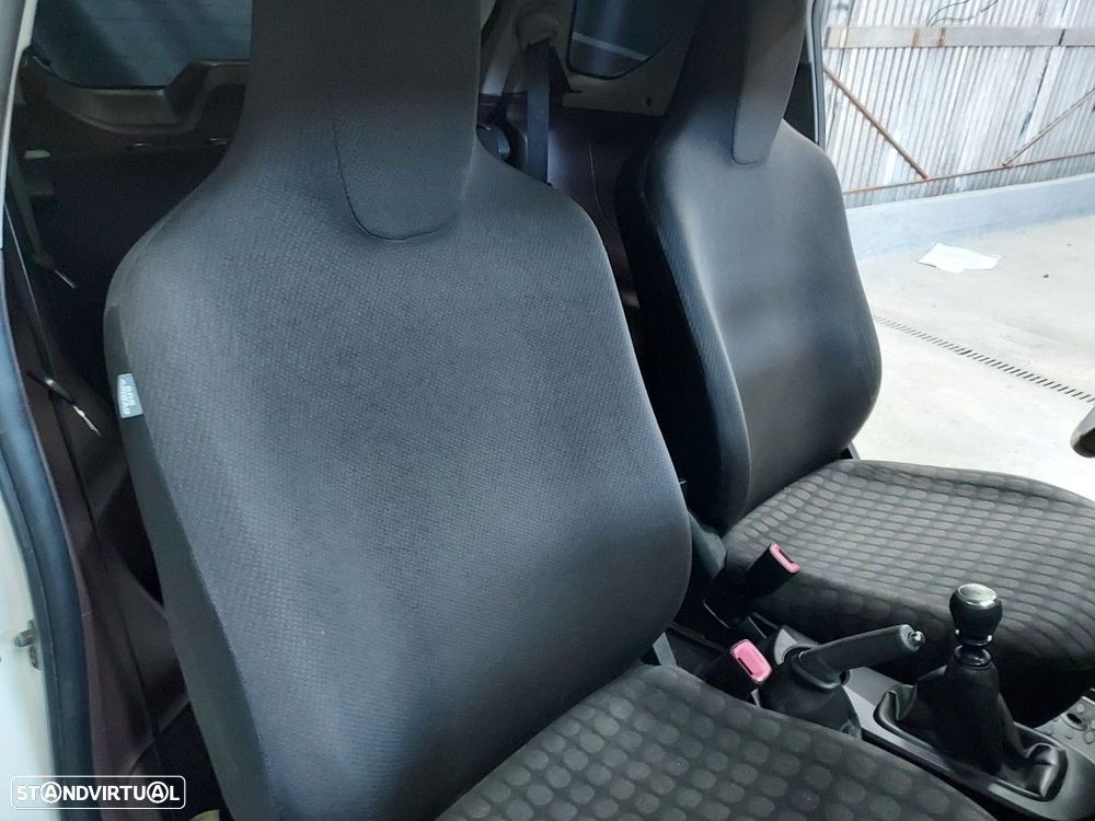 Toyota iQ 1.0 VVT-i Essential+AC - 11