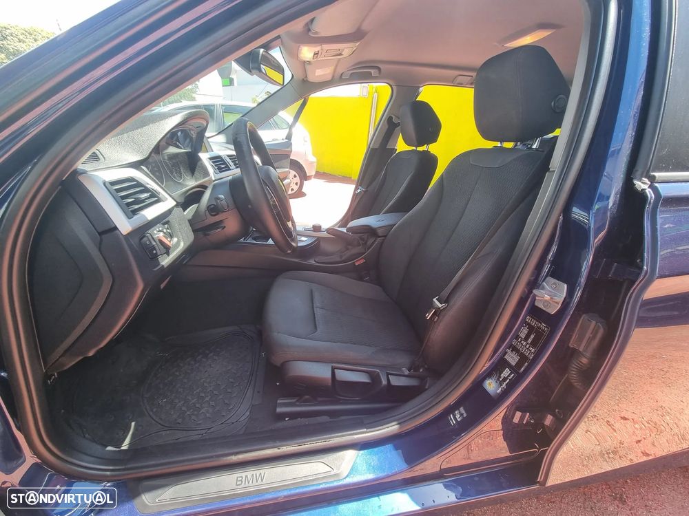 BMW 318 d Advantage Auto - 24