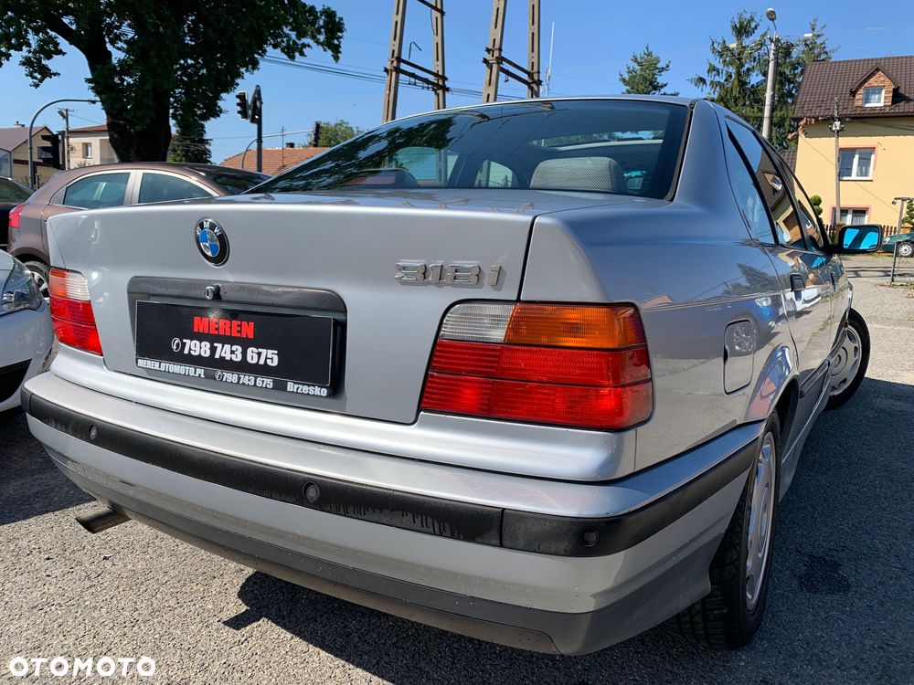 BMW Seria 3 318i - 11