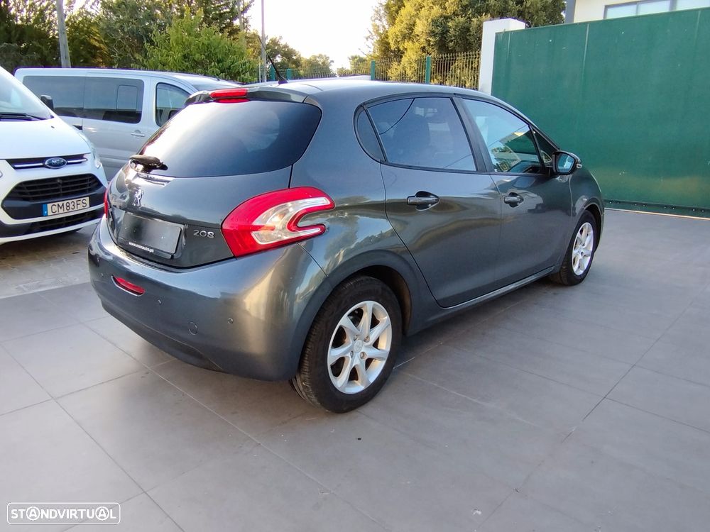 Peugeot 208 - 15