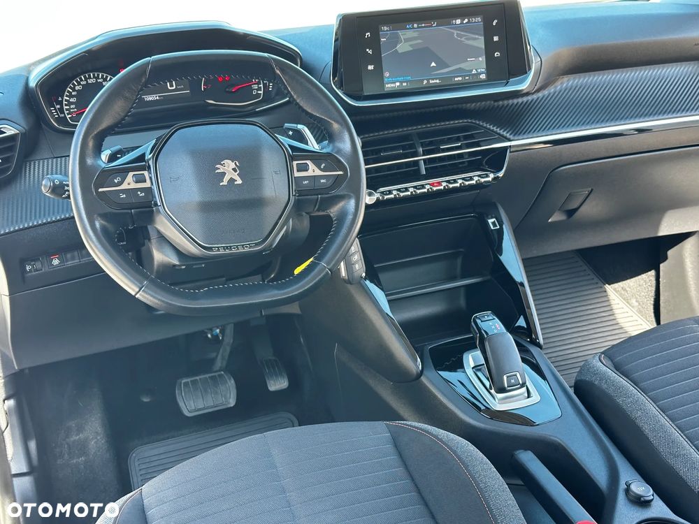 Peugeot 2008 PureTech 130 EAT8 Allure - 23