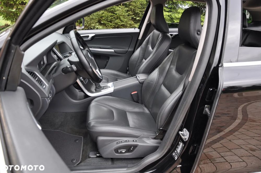 Volvo XC 60 D5 AWD Geartronic Summum - 20