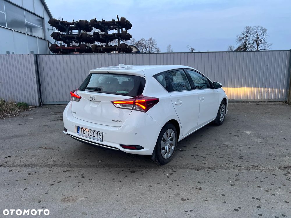 Toyota Auris 1.33 VVT-i Premium Comfort - 2