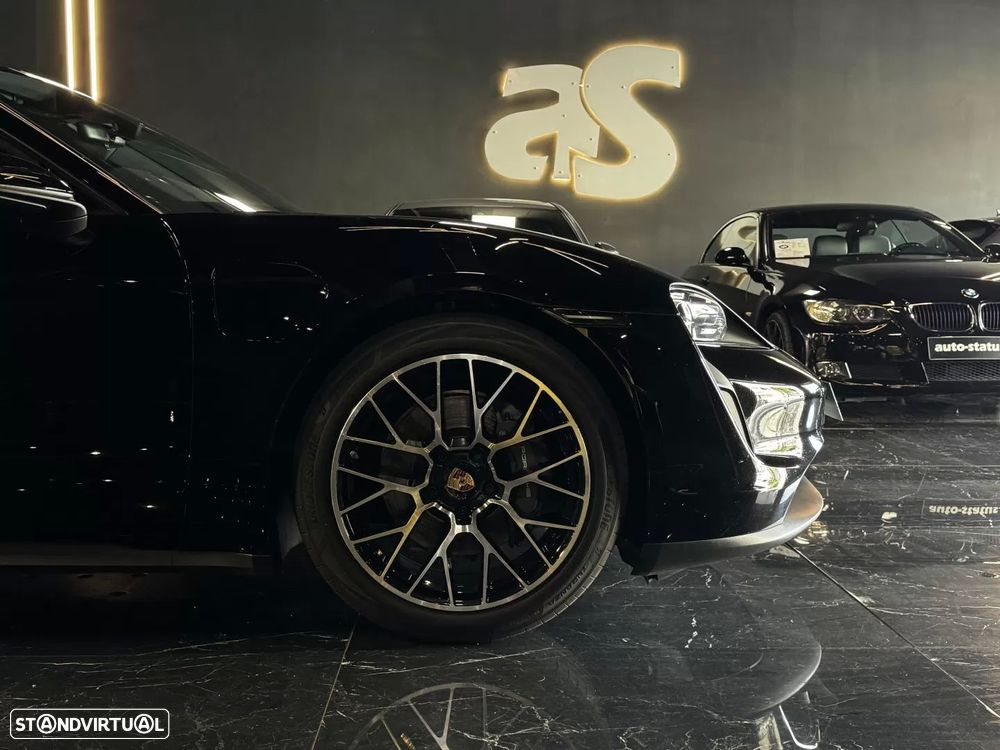 Porsche Taycan 4 - 6