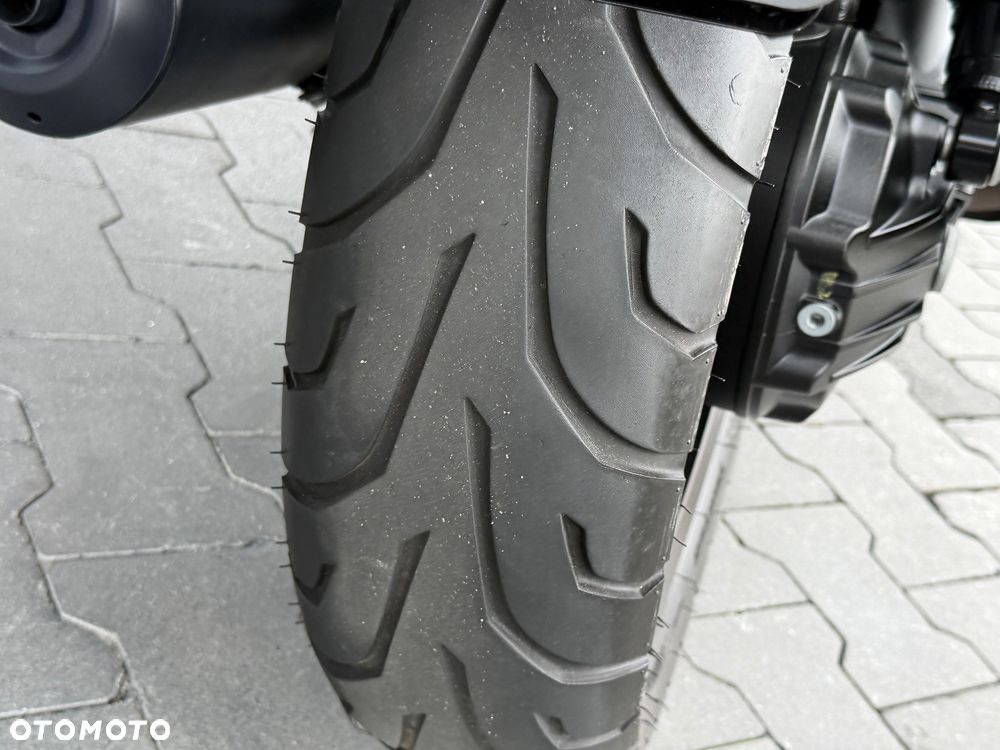 Moto Guzzi V7 - 12