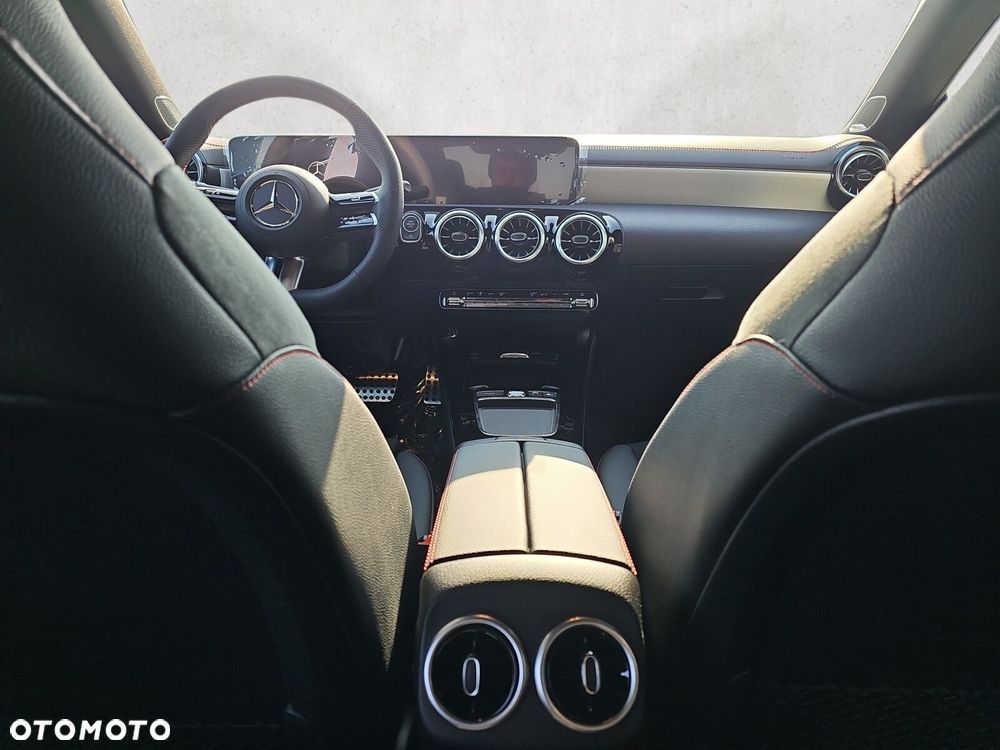 Mercedes-Benz CLA - 13