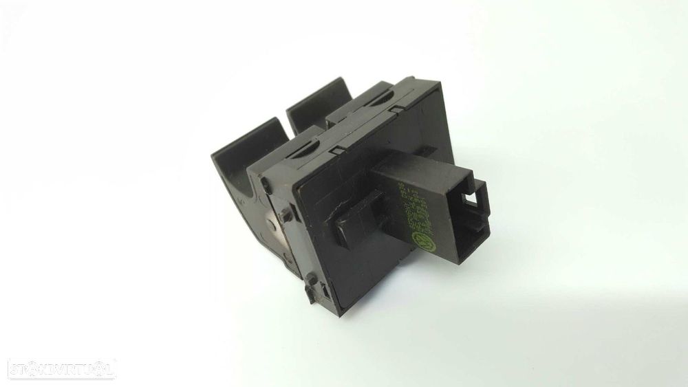 CONTROLE DE ABERTURA DE TRONCO/PORTÃO VOLKSWAGEN TOUAREG (7LA) V6 - 3