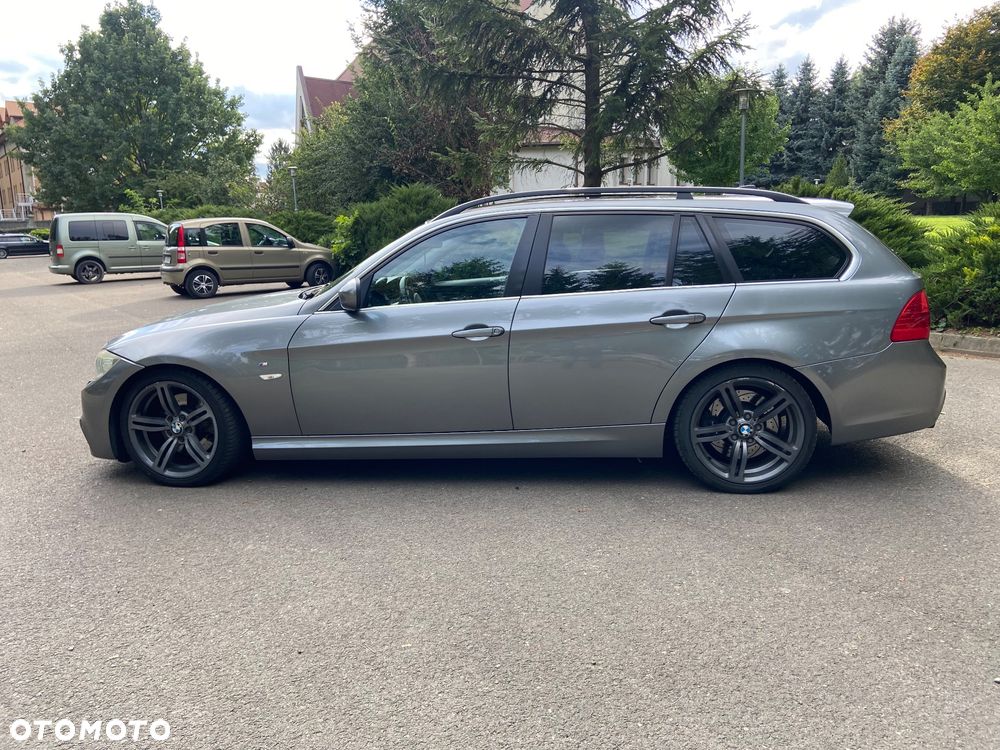 BMW Seria 3 325d DPF Touring - 12