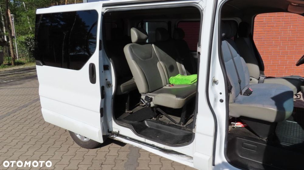 Renault Trafic Passenger - 19