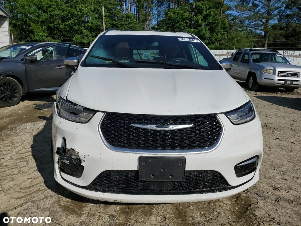 Chrysler Pacifica - 5