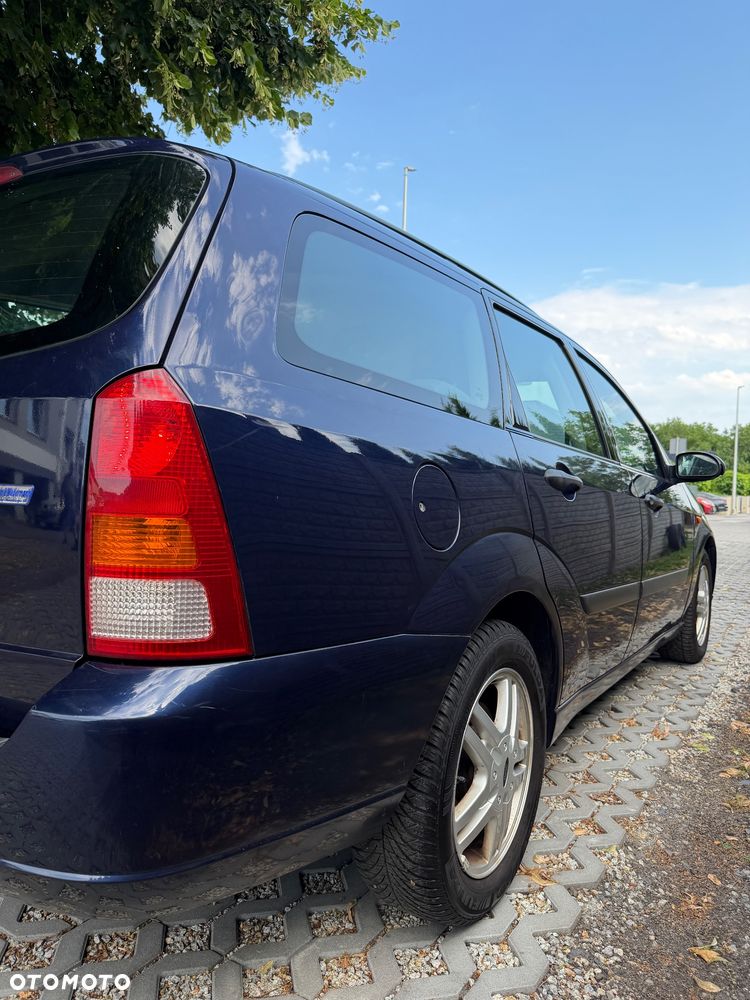 Ford Focus 1.8 Futura - 16