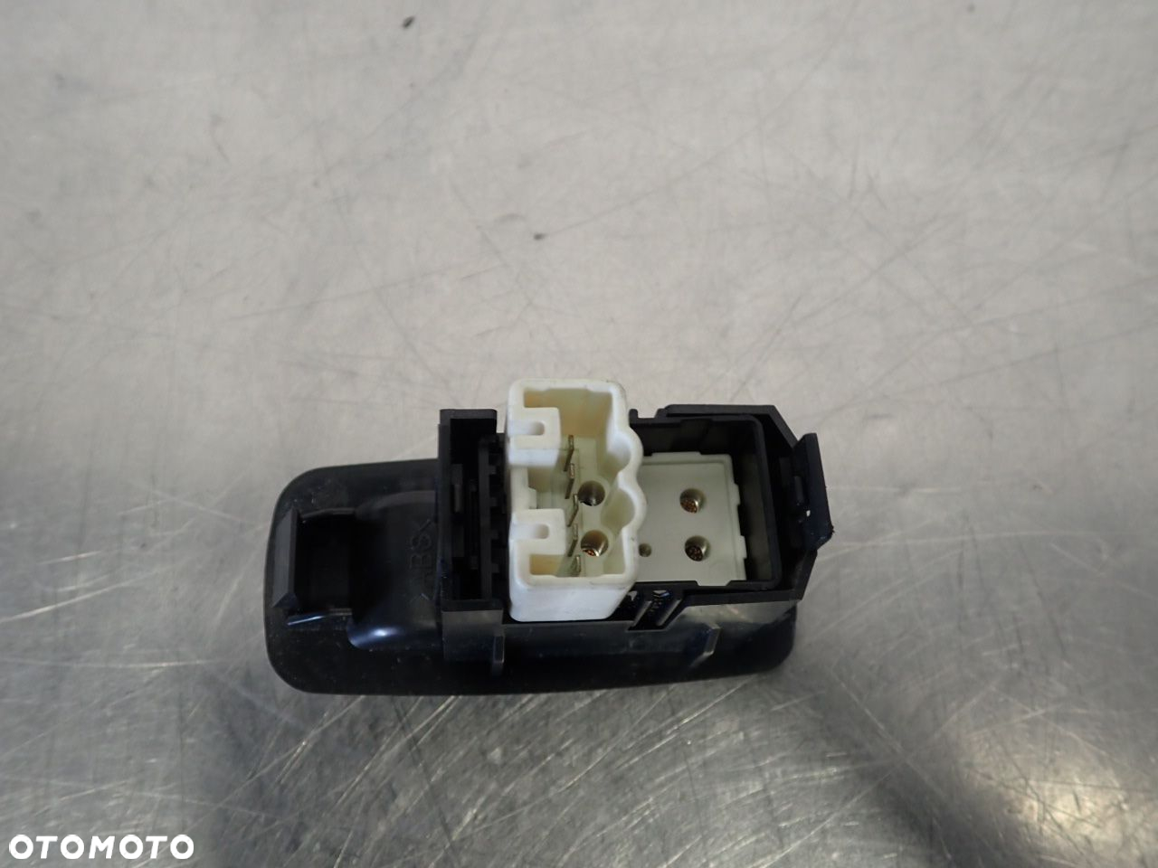 PRZEŁĄCZNIK PODNOSZENIA SZYB TOYOTA RAV4 II LIFT - 3