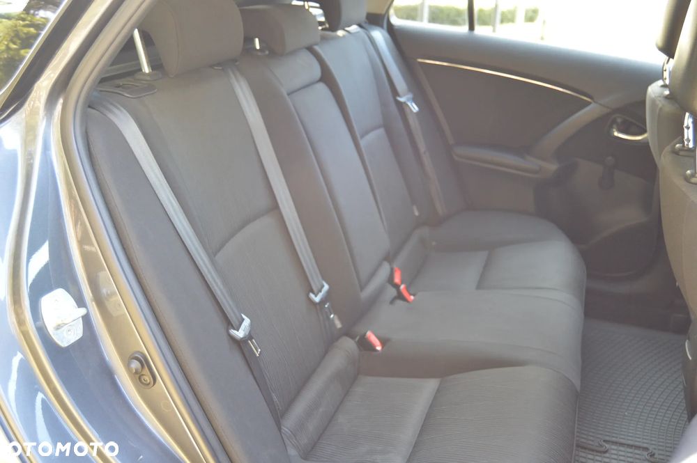 Toyota Avensis 2.0 D-4D Sol - 33