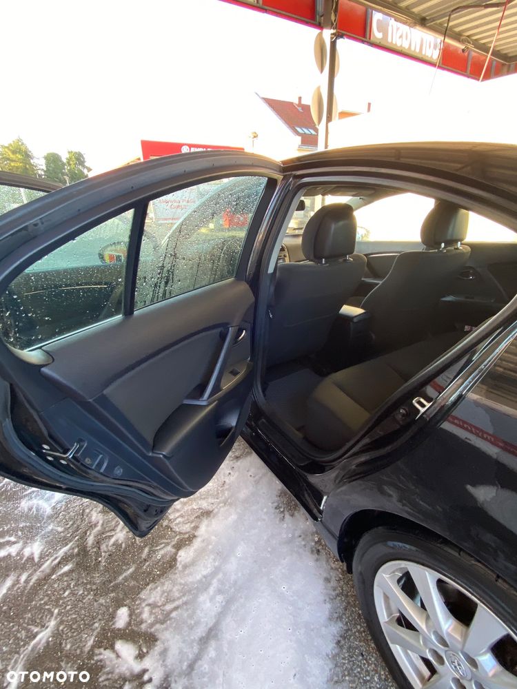 Toyota Avensis 2.2 D-4D Sol - 11