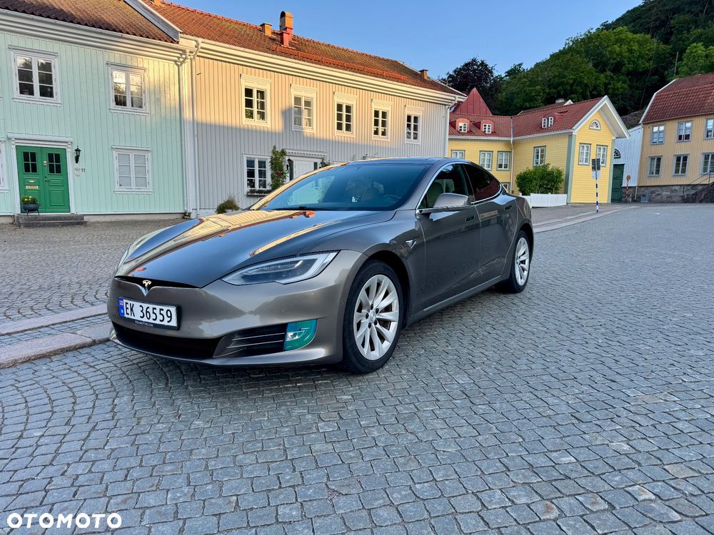 Tesla Model S - 2
