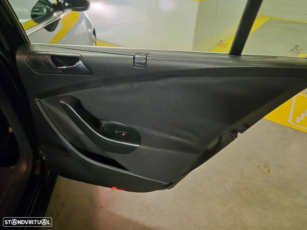 VW Passat 2.0 TDI Confortline - 38