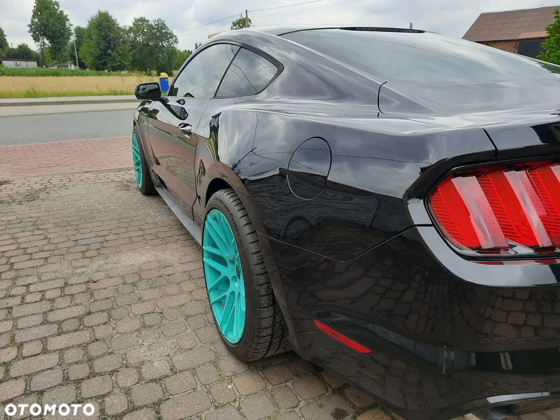 Ford Mustang - 12