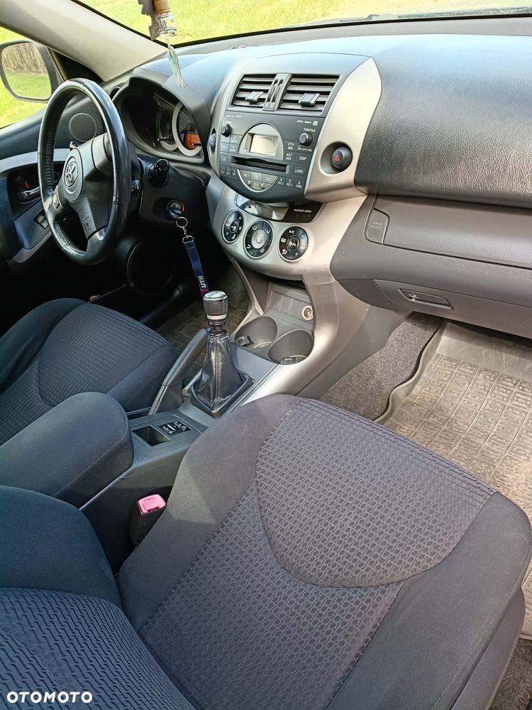 Toyota RAV4 - 8