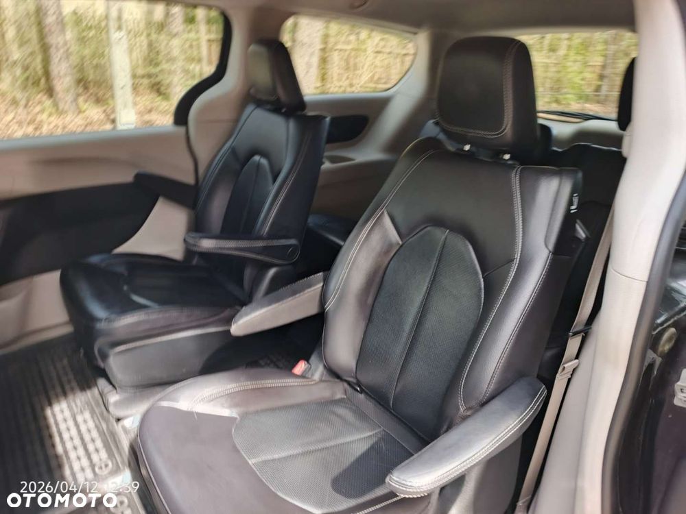 Chrysler Pacifica - 14