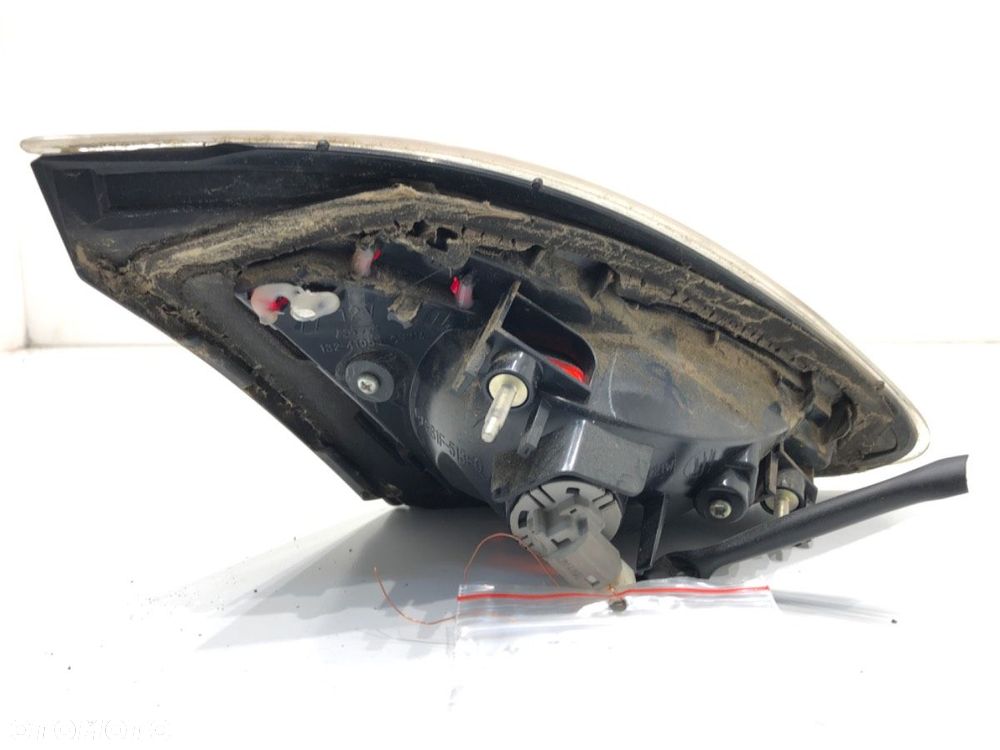 LAMPA TYŁ PRAWA WEWNĘTRZNA  MAZDA 6 Hatchback (GH) 2007 - 2013 2.0 MZR-CD (GH14) 103 kW [140 KM] - 4