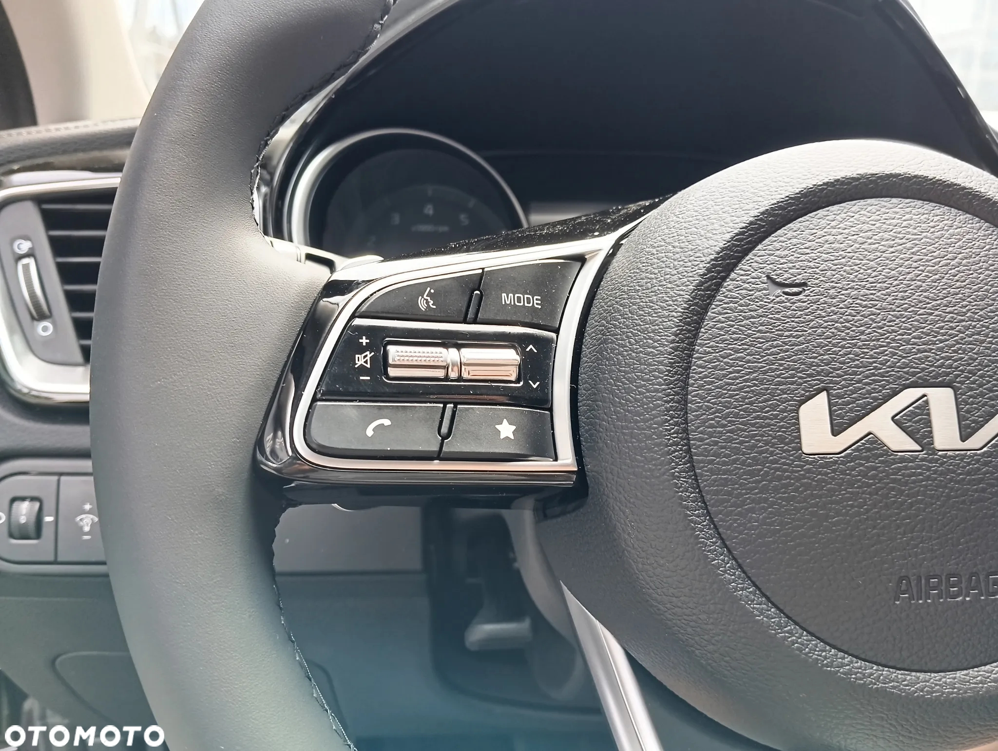 Kia Ceed - 10