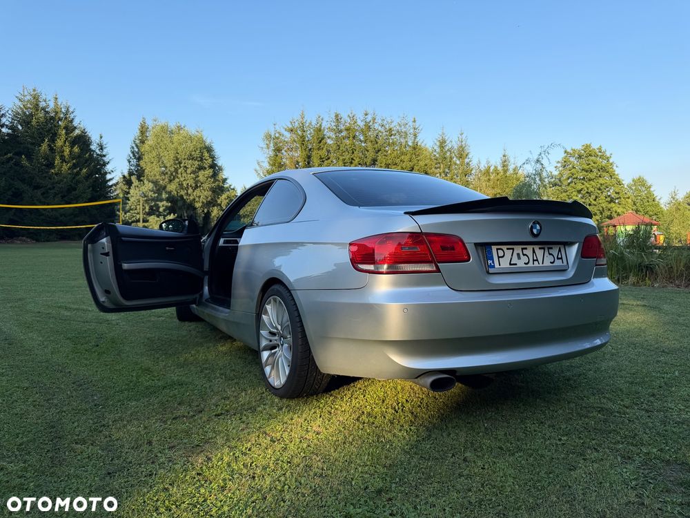 BMW Seria 3 320i - 4