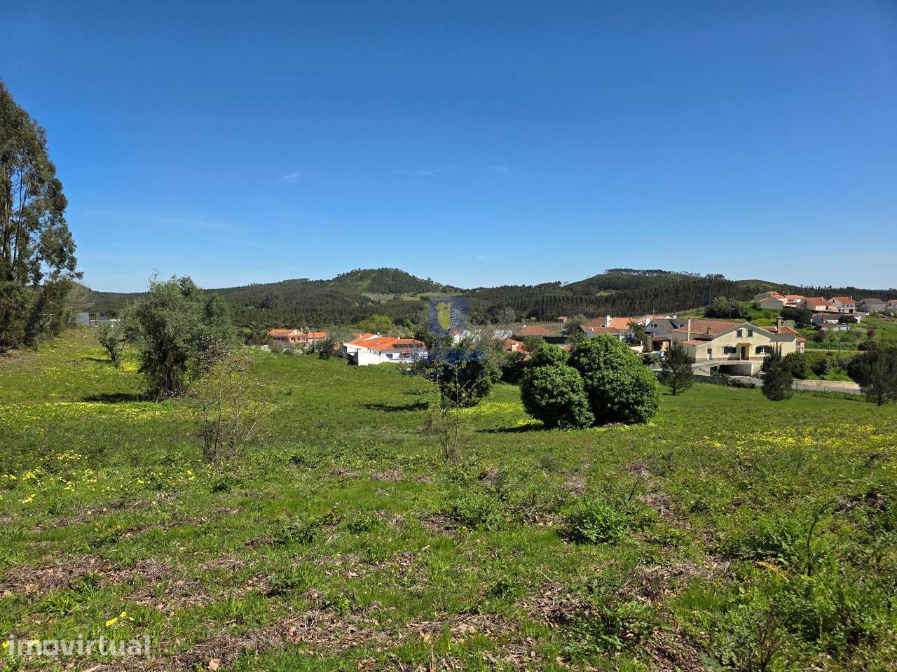 Terreno com 6.703m2, com viabilidade para construir 1 ou 2 casas até 6 - Grande imagem: 2/7