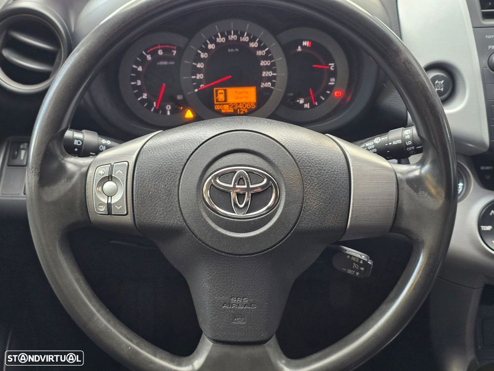 Toyota RAV4 2.2 D-4D X - 8