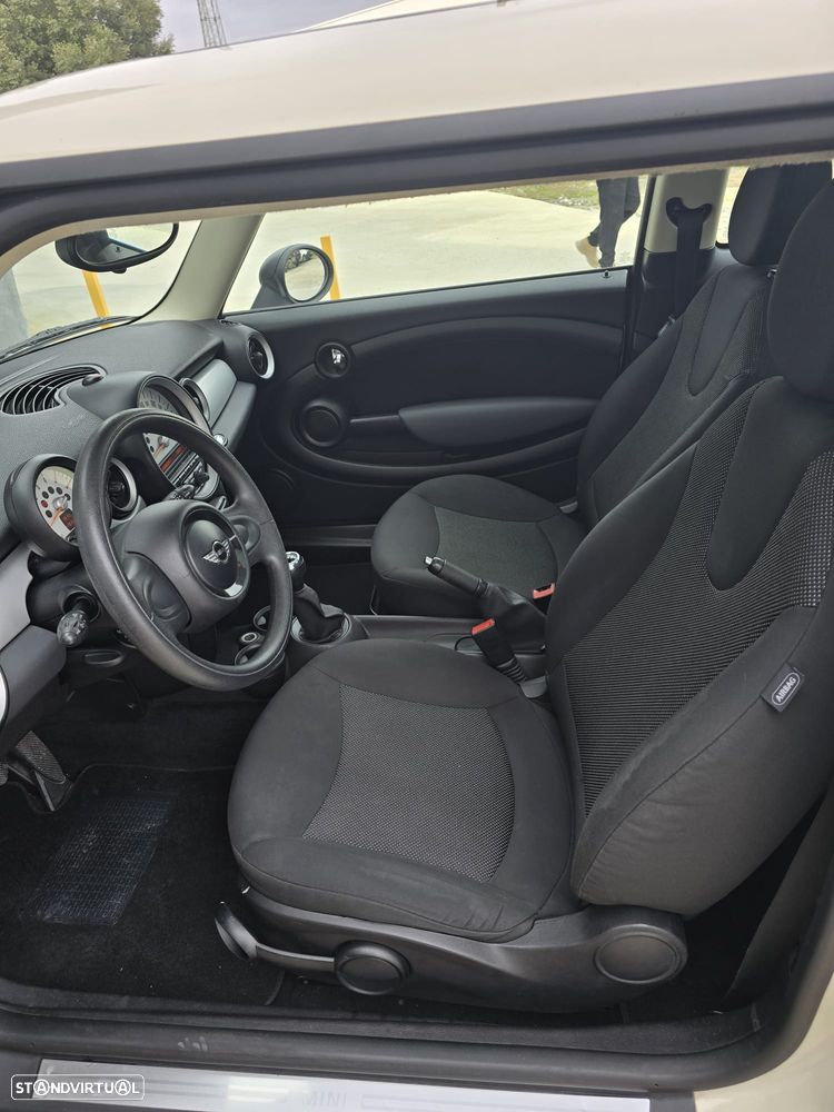 MINI 3 Portas One D - 7