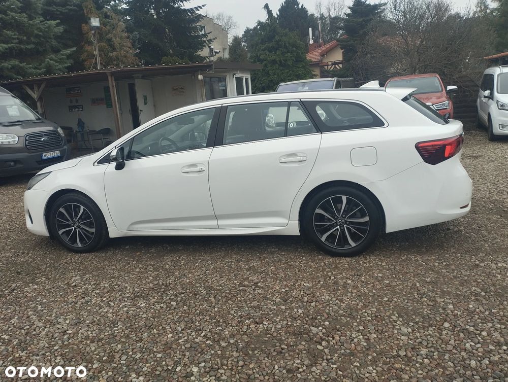 Toyota Avensis 2.0 D-4D Premium - 11