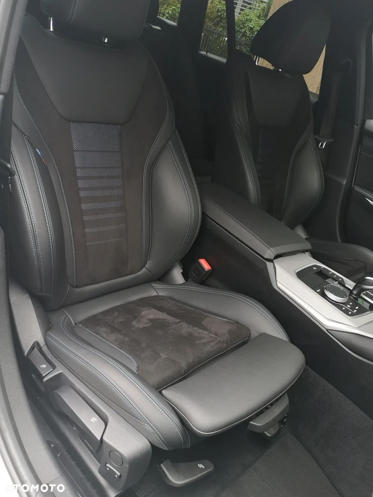 BMW Seria 3 330e PHEV sport - 23