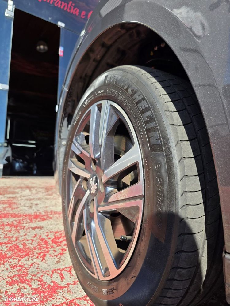 Peugeot 208 1.2 PureTech Allure Pack EAT8 - 11