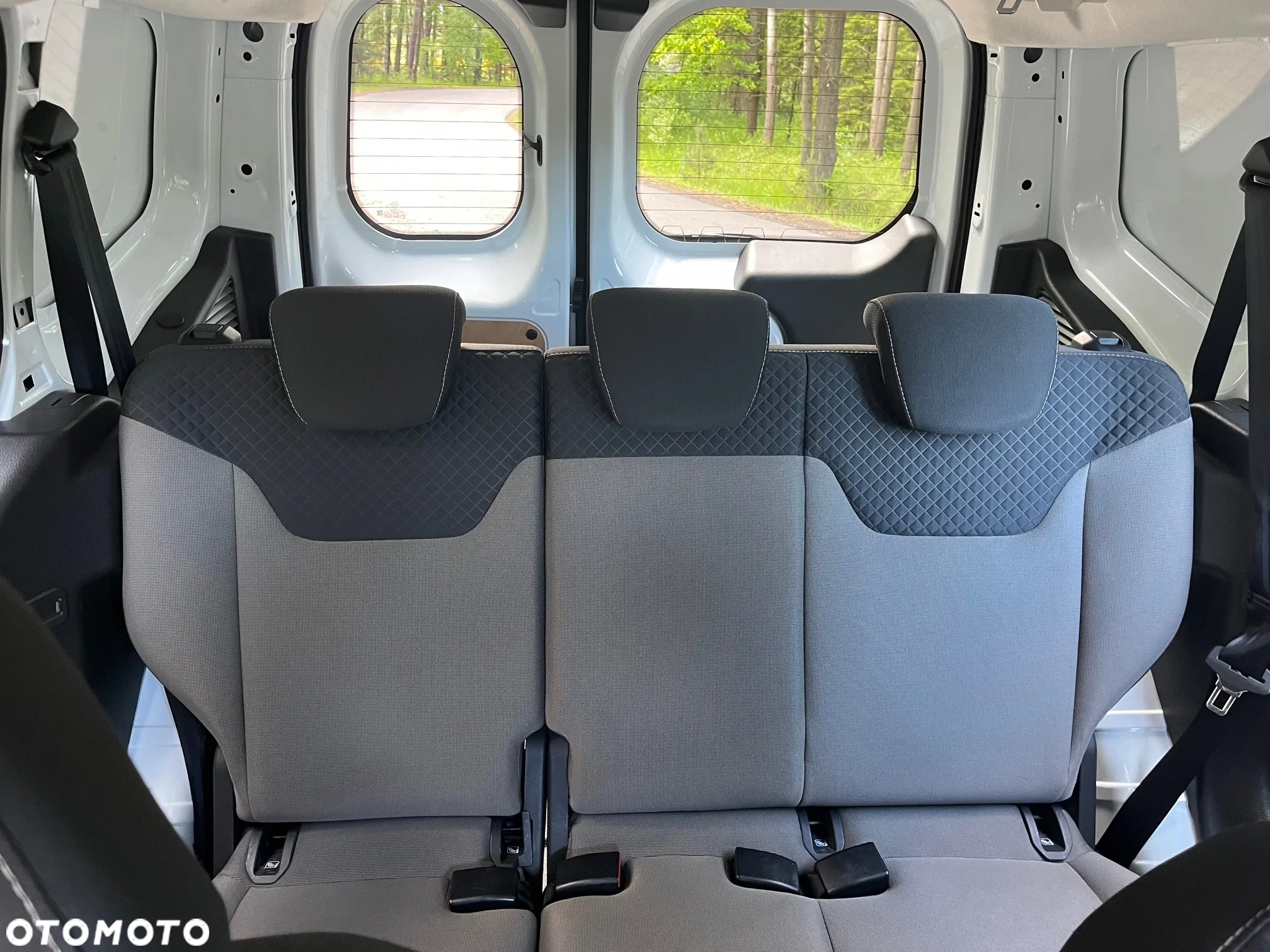 Ford Transit Courier - 27